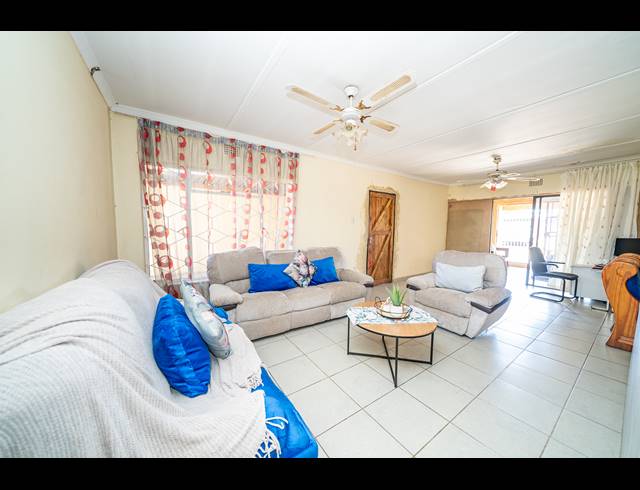 3 BEDROOM FREESTANDING FOR SALE IN MINNEBRON